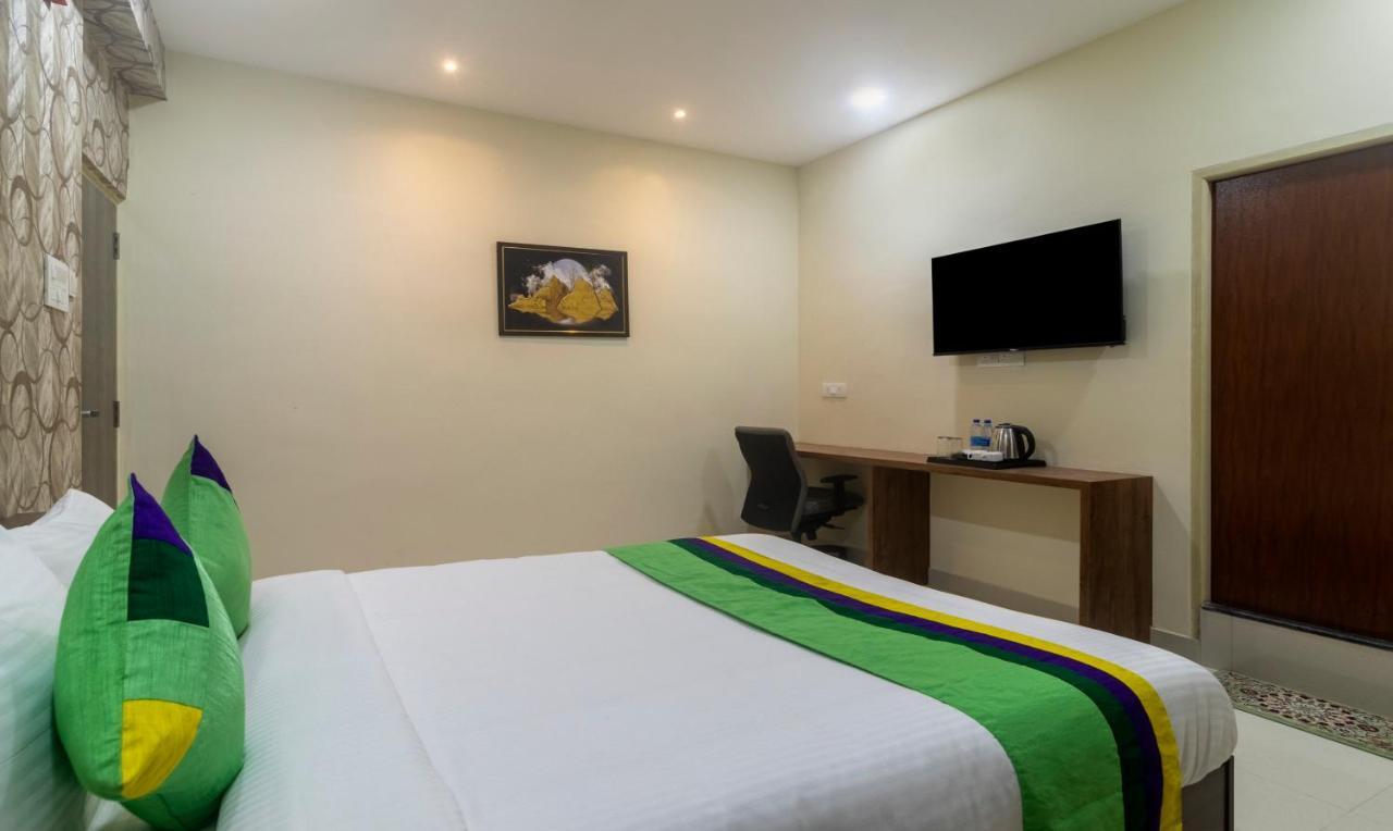 Hotel Treebo Navya The Park Hyderabad Exterior foto