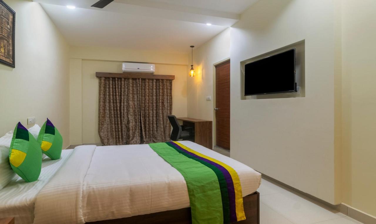 Hotel Treebo Navya The Park Hyderabad Exterior foto